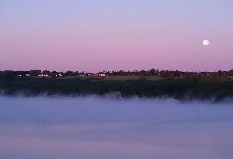 Retkeilymaja Wolf Cove Inn