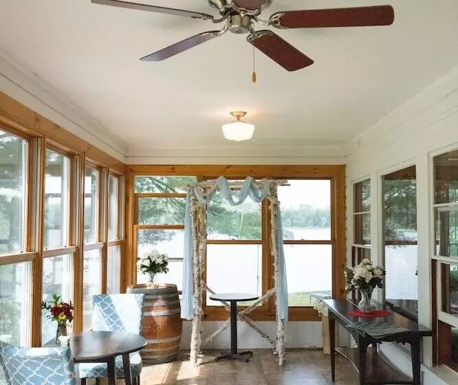 Retkeilymaja Wolf Cove Inn