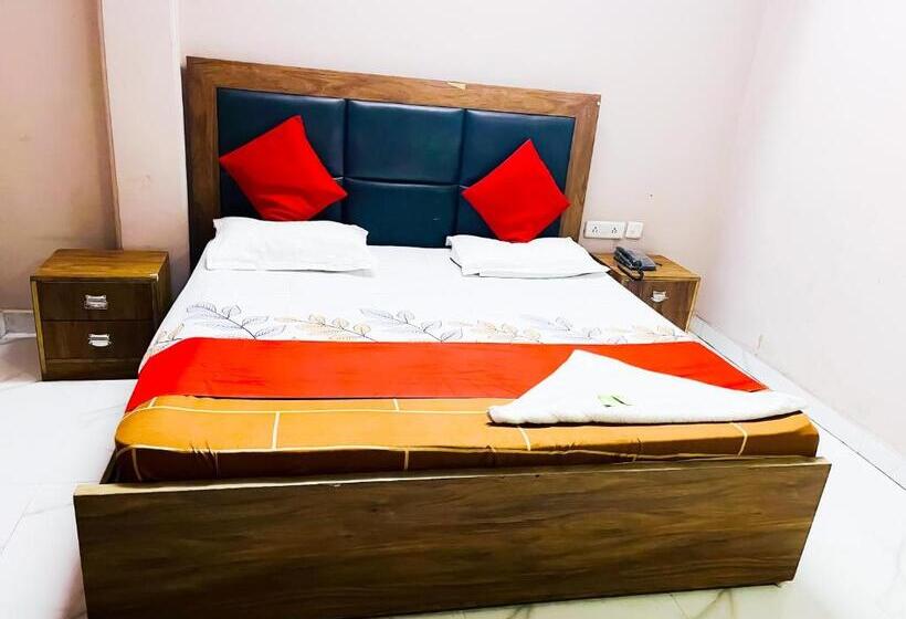 Roomshala 121 Hotel Classic New Delhi Railway Station