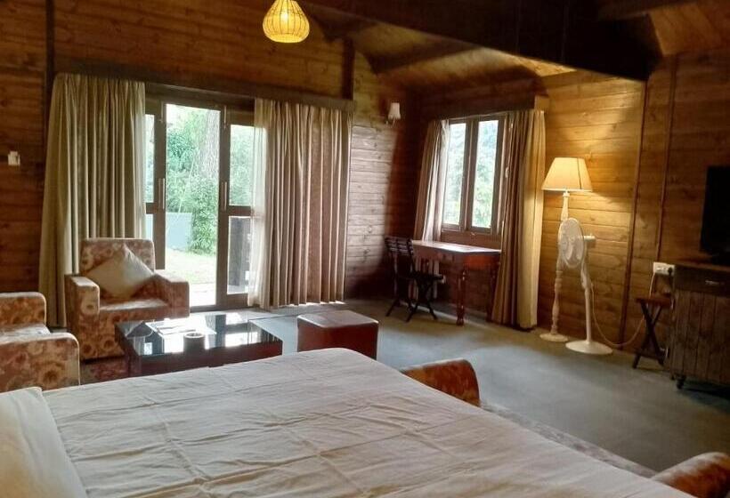 Отель The Heritage Club Tripura Castle