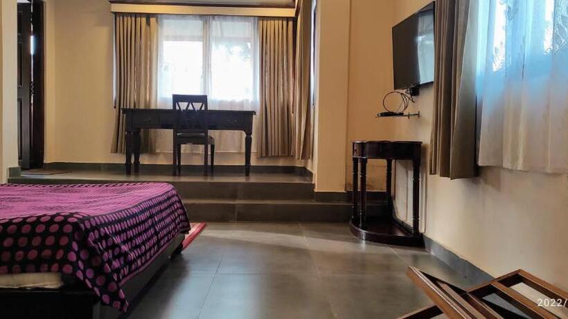 Отель The Heritage Club Tripura Castle