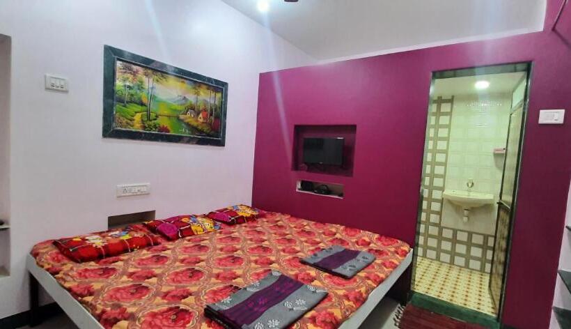 Pensão Adarsh Niwas