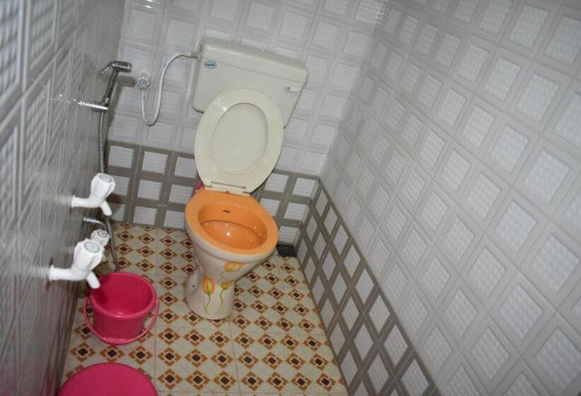 Pensão Adarsh Niwas