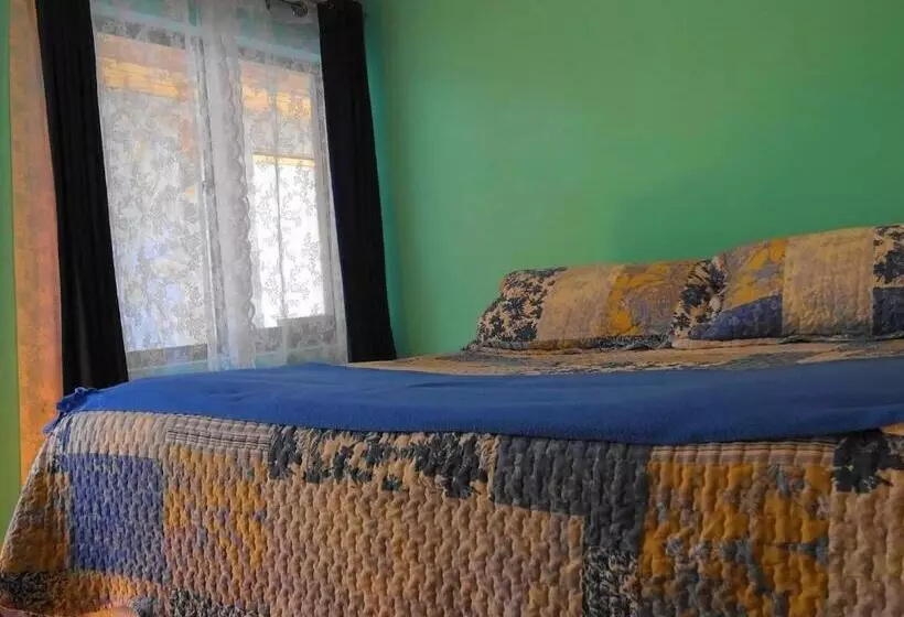 پانسیون Hostal Portal De Ortúzar