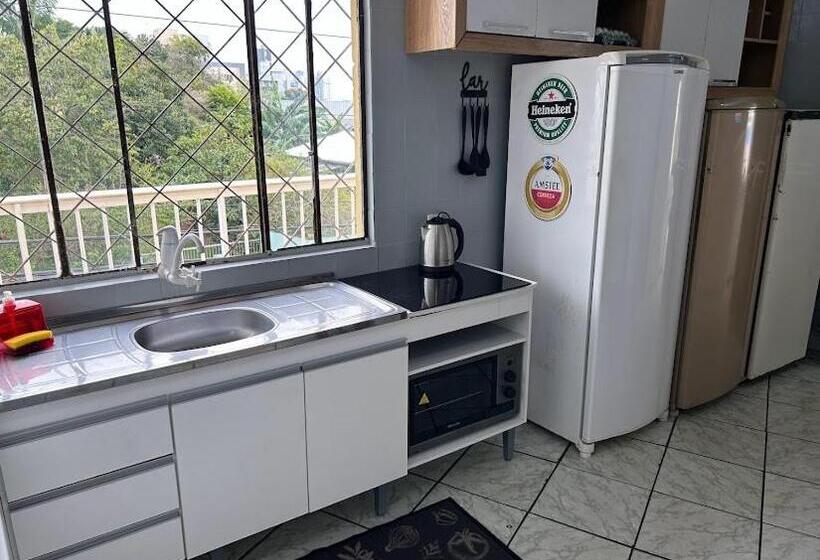 Bed & Breakfast Quarto 6 No Centro De Itajaí, Ar+smarttv