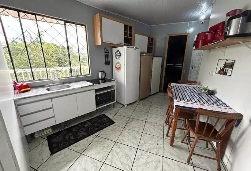 Aamiaismajoitus (B&B) Quarto 6 No Centro De Itajaí, Ar+smarttv