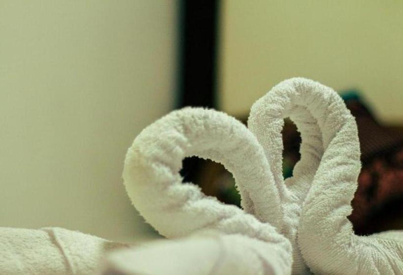 Enjoy Free Sauna And Pool Access, Save 70 Percent This Month On A Deluxe Unit In Manila With A Balco