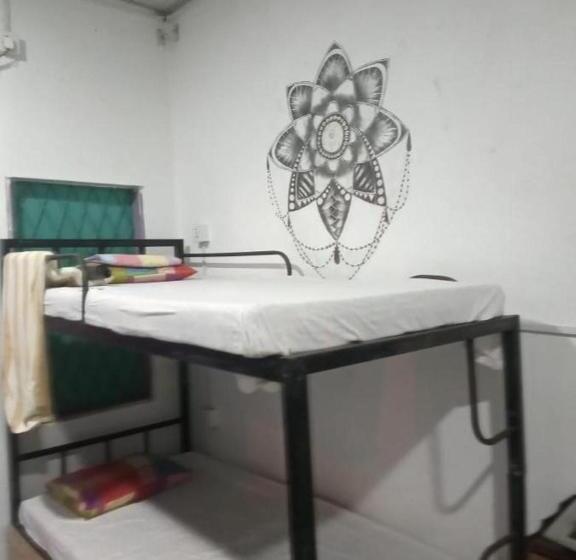 Hostel Taru Surf Camp And Restaurant