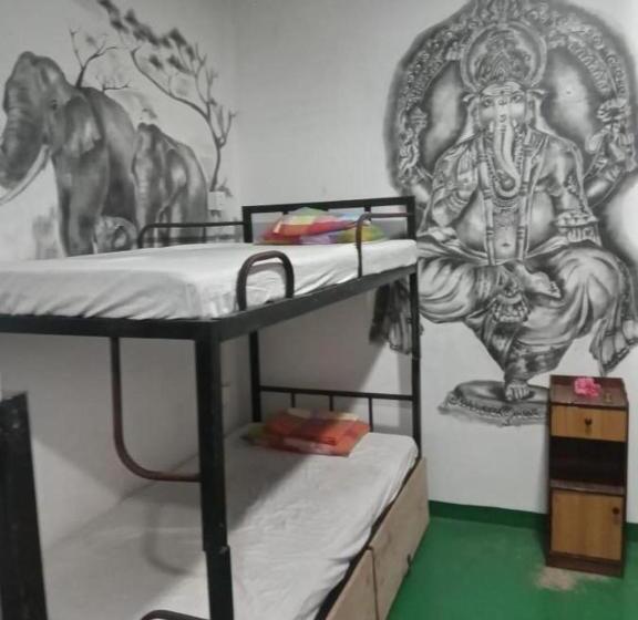 Hostel Taru Surf Camp And Restaurant