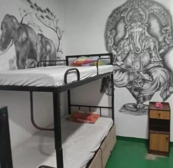 Hostel Taru Surf Camp And Restaurant