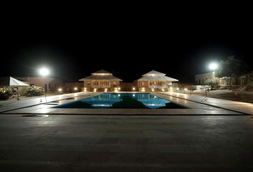 בית מלון כפרי Ekanta Resort