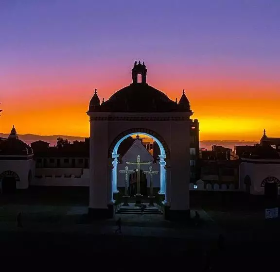 هتل Posada Mia Copacabana