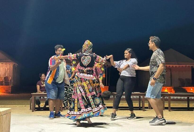 هتل Royal Exotic Luxury Desert Camp