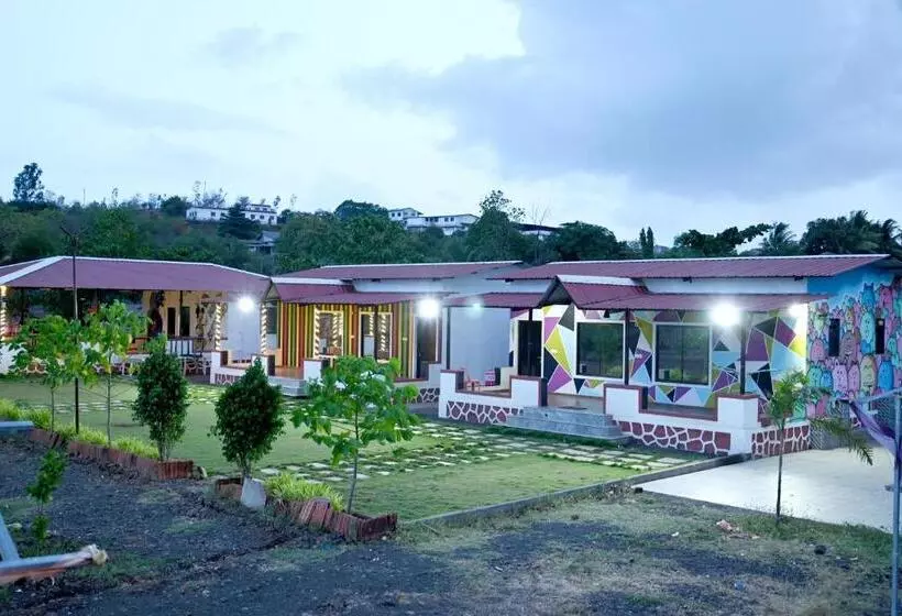 Hotelli Sarthak Farm,karjat