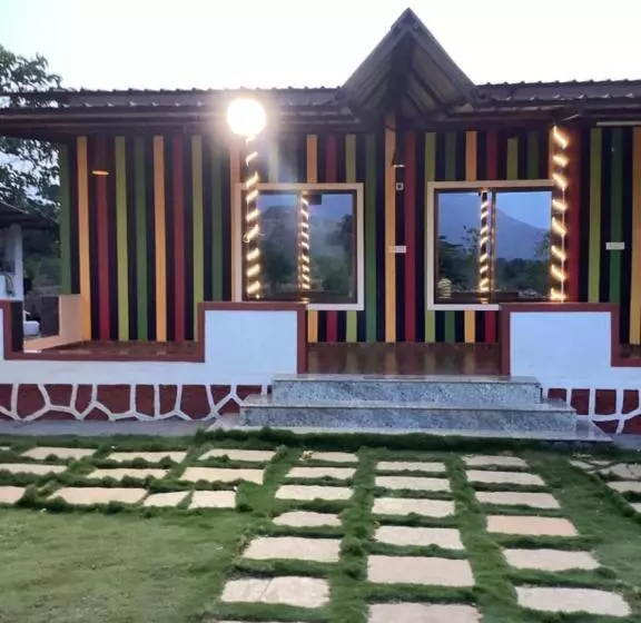 Hotelli Sarthak Farm,karjat