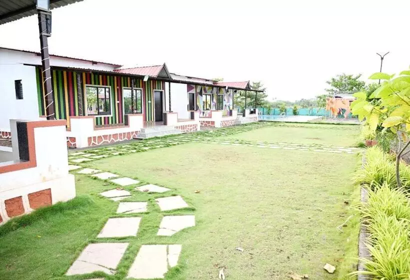 Hotelli Sarthak Farm,karjat