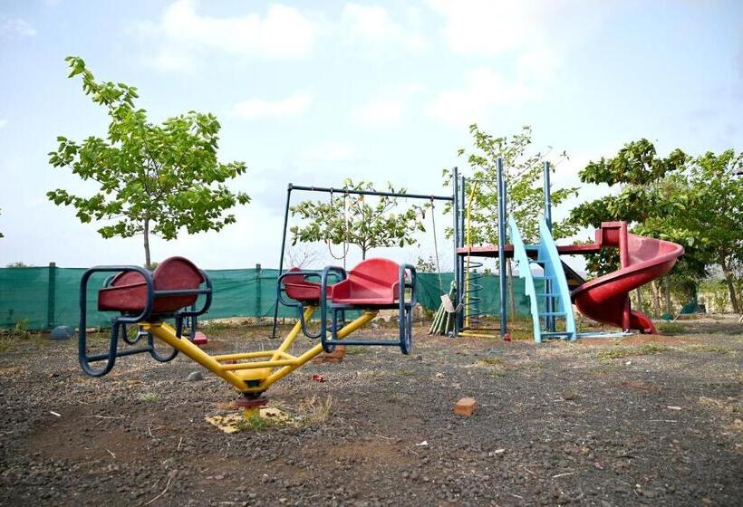 Отель Sarthak Farm,karjat