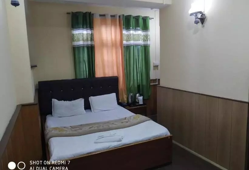 Hotelli Tashi Norling Near Mall Road