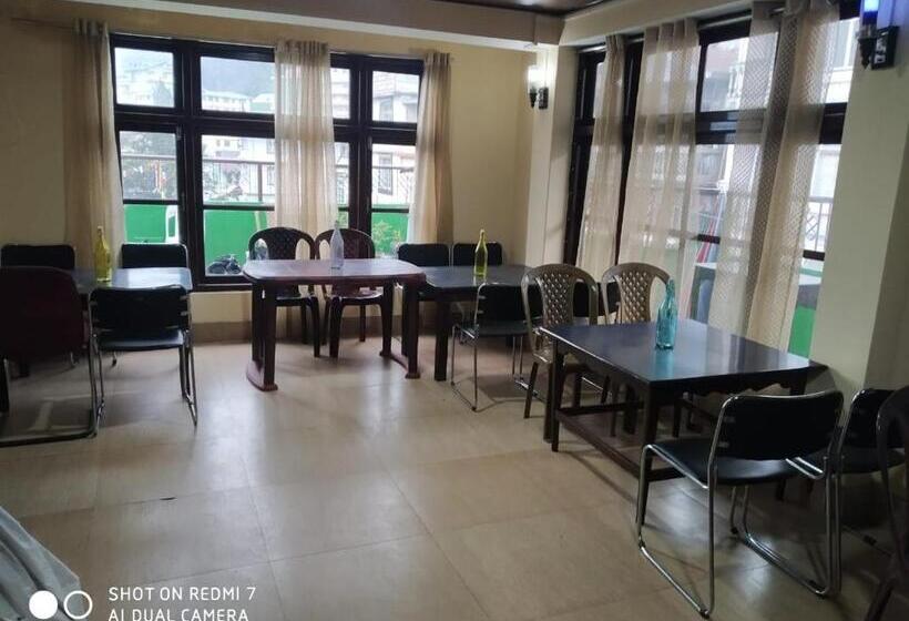 فندق Tashi Norling Near Mall Road