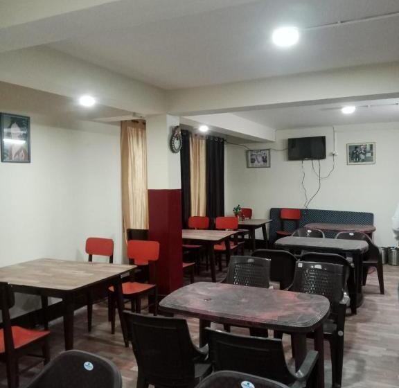 فندق Tashi Norling Near Mall Road