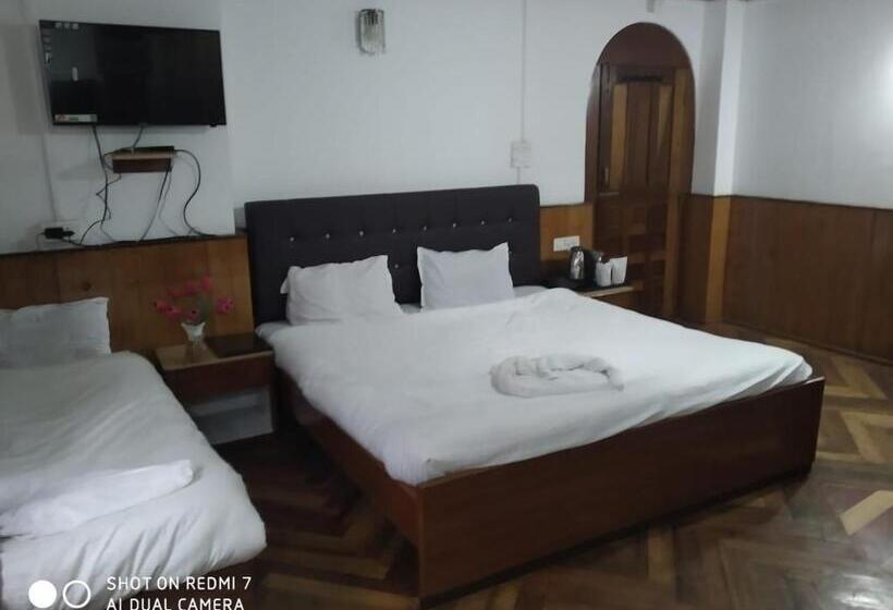 فندق Tashi Norling Near Mall Road