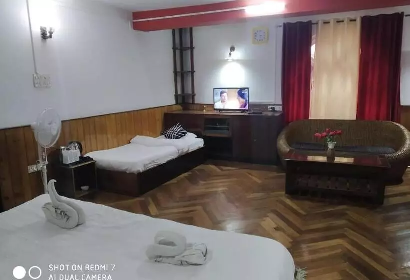 Hotelli Tashi Norling Near Mall Road