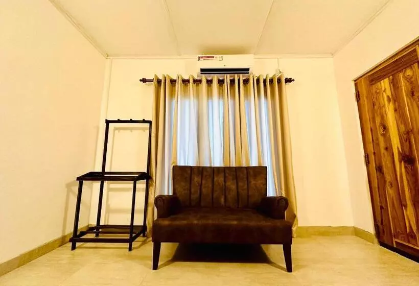 ホテル Wilpattu Blue Sapphire Lite   B&b