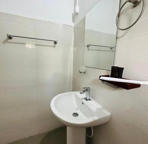 فندق Wilpattu Blue Sapphire Lite B&b