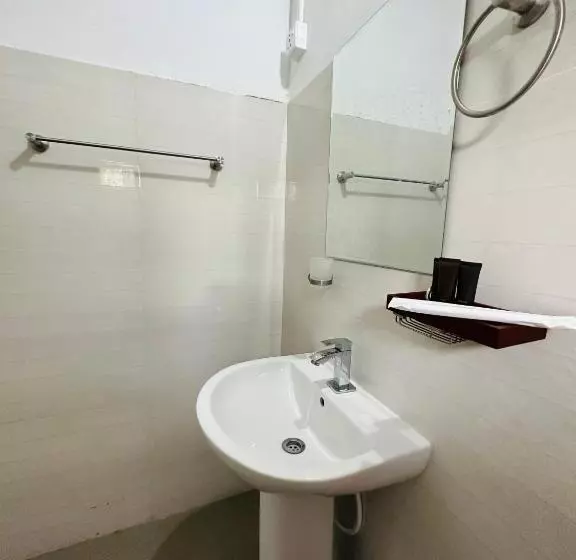 ホテル Wilpattu Blue Sapphire Lite   B&b