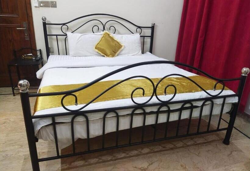 پانسیون Luxury Guest House Near Agha Khan, Karachi Airport