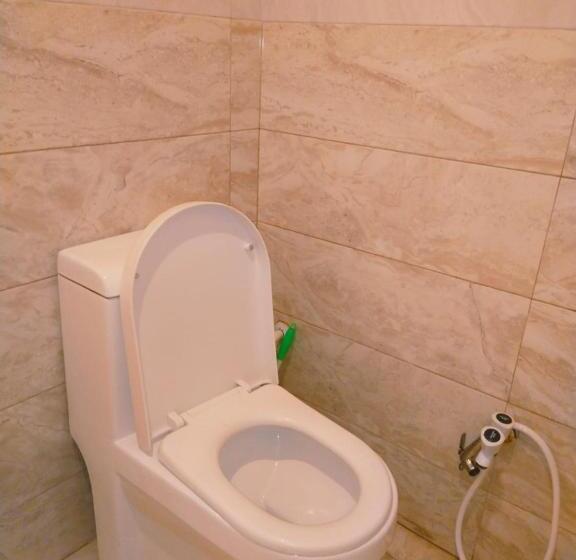 پانسیون Luxury Guest House Near Agha Khan, Karachi Airport