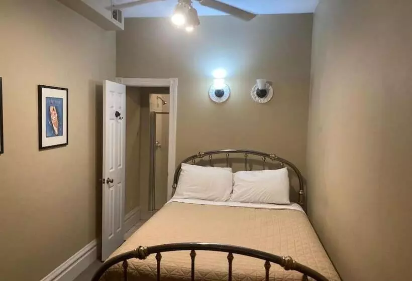 ベッドアンドブレックファースト Queen Bed With Private Ensuite Bathroom In Lakeview   3d