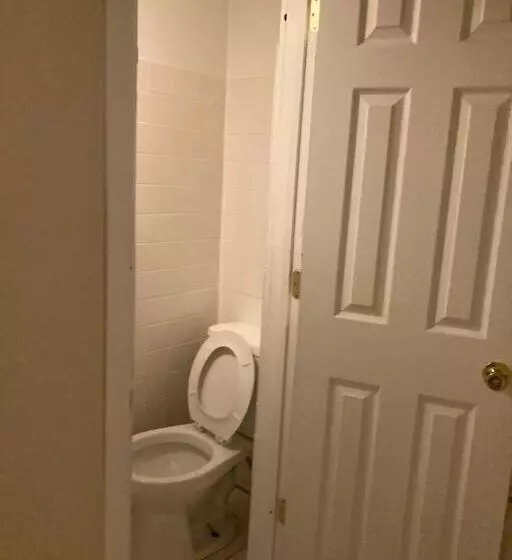ベッドアンドブレックファースト Queen Bed With Private Ensuite Bathroom In Lakeview   3d