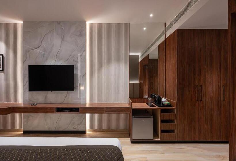 هتل Buddha Avenue