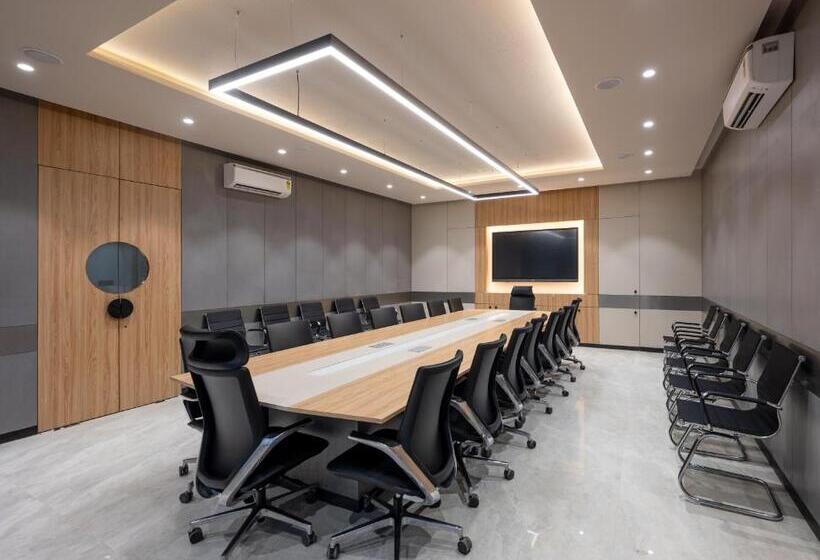 هتل Buddha Avenue