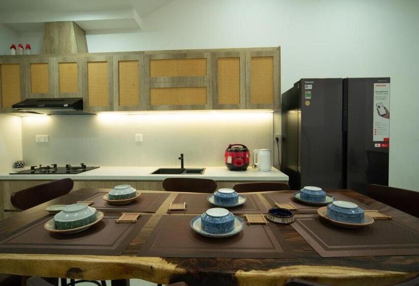 هتل De V Charm Homestay