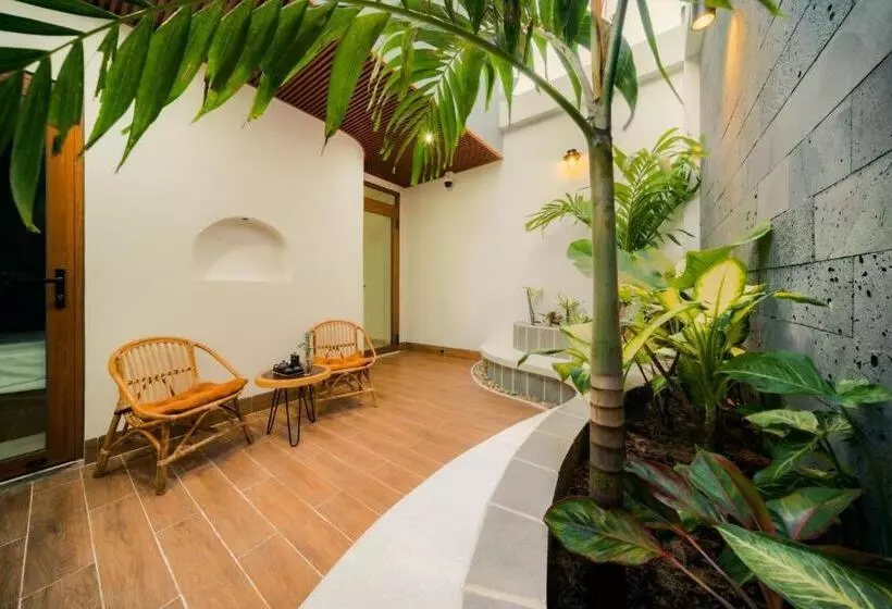 هتل De V Charm Homestay
