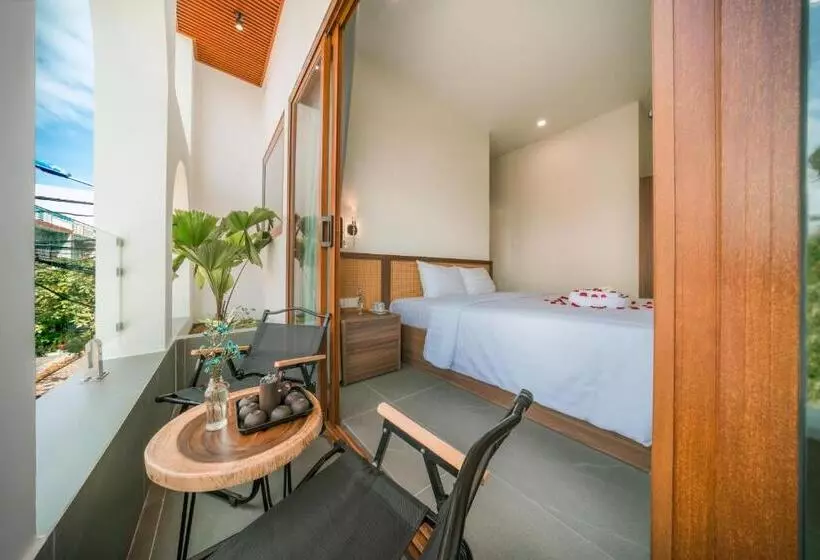 هتل De V Charm Homestay