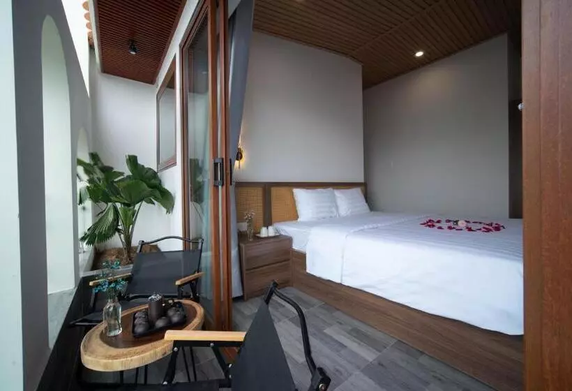 هتل De V Charm Homestay