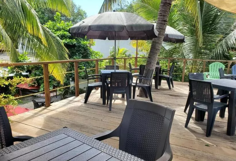 هتل Hostal Copacabana Sv