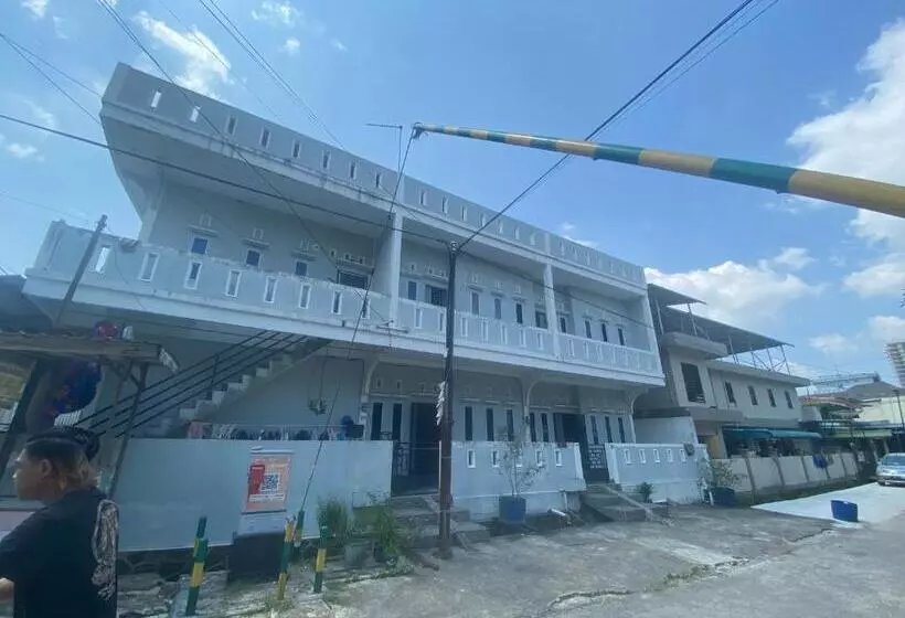 ホテル Oyo 93130 Baloi Homestay