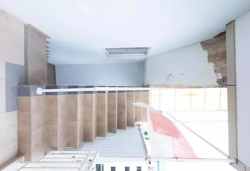 ホテル Oyo 93130 Baloi Homestay