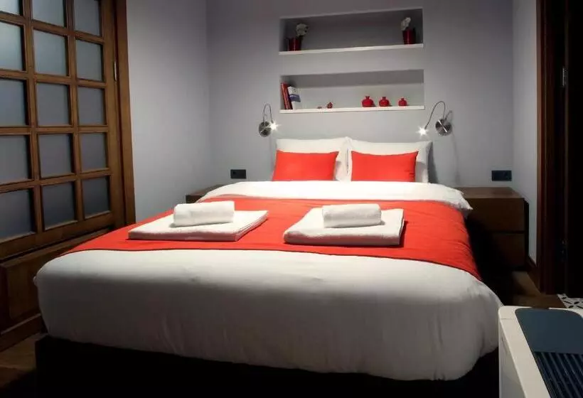 La Casa Pera Suites