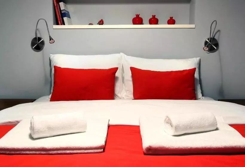 La Casa Pera Suites