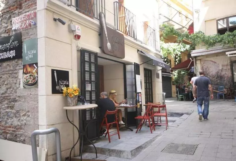 La Casa Pera Suites