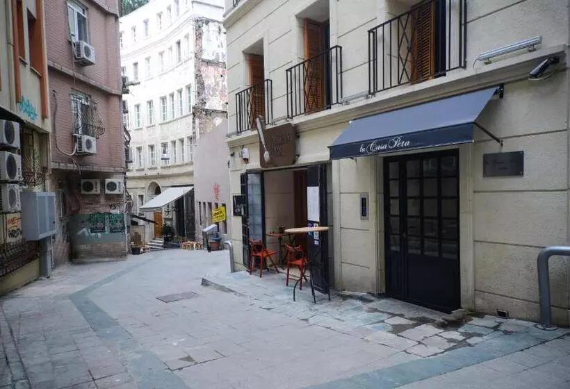 La Casa Pera Suites