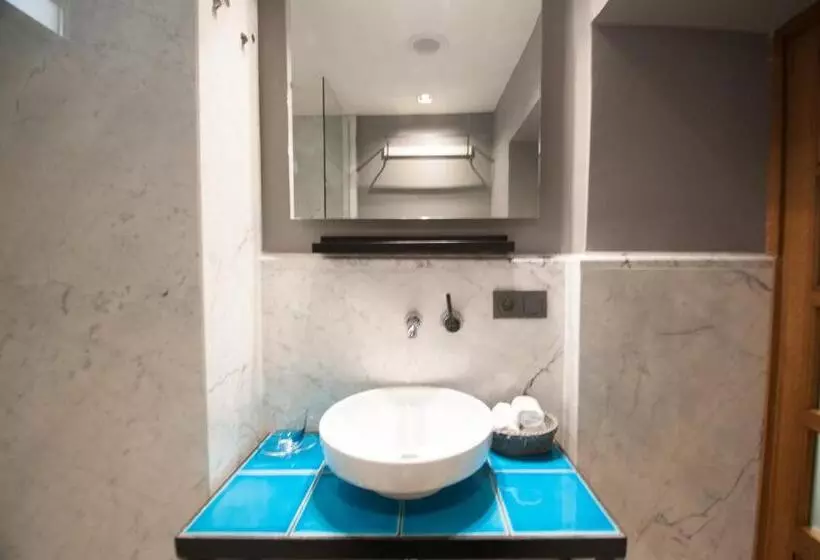 La Casa Pera Suites