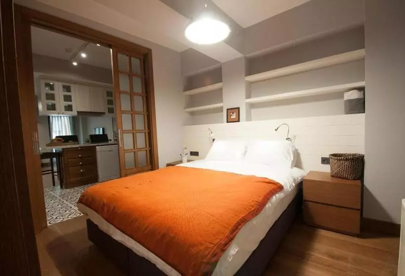 La Casa Pera Suites