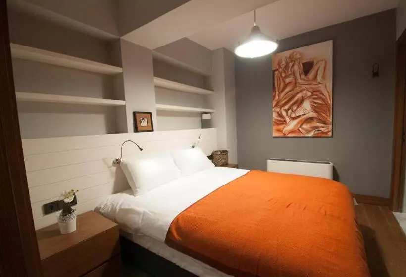 La Casa Pera Suites