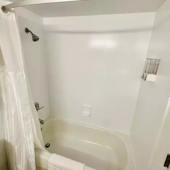 Landmark Resort Updated Double Suite